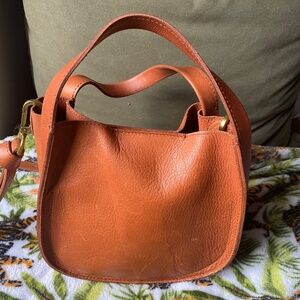 Madewell Sydney Leather Crossbody Bag in Burnished Caramel
